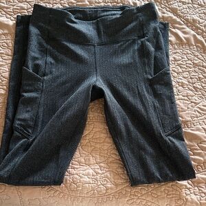 Women’s Lululemon gray Athletic Leggings with Pockets size 6